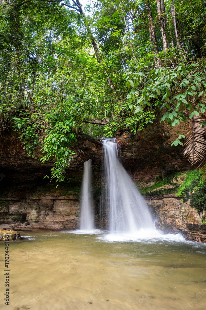 Obraz premium Beautiful view to water coming out of holes in Pedra Furada waterfall