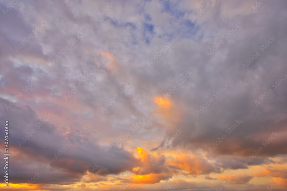 Obraz premium Sky Replacement Low Overcast Sunrise