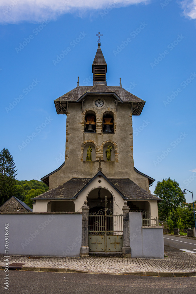 Naklejka premium Église Saint-Martin de Peyrousse dans les Hautes Pyrénées en France