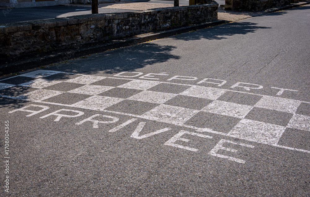 Fototapeta premium Dans les rues de la Principauté de Laàs, insolite village en France