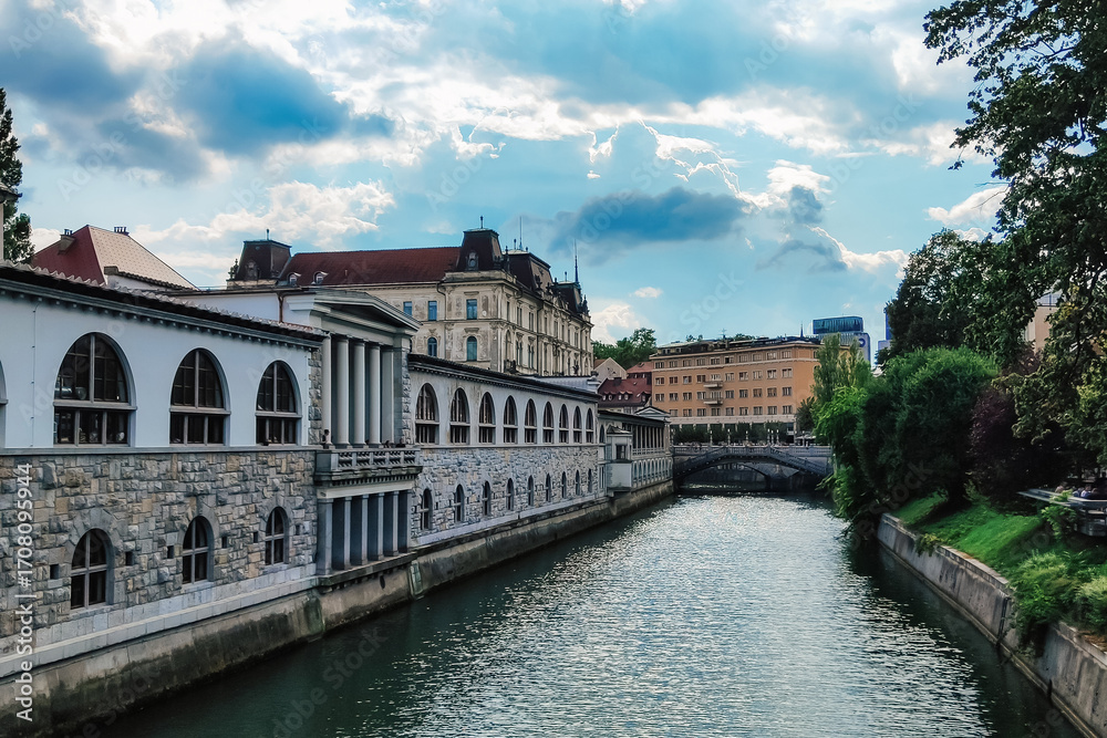 Fototapeta premium Ljubljanica River and Central Market, Ljubljana, Slovenia
