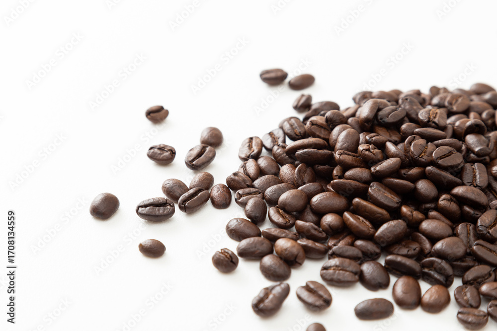 Naklejka premium コーヒー豆 白バック