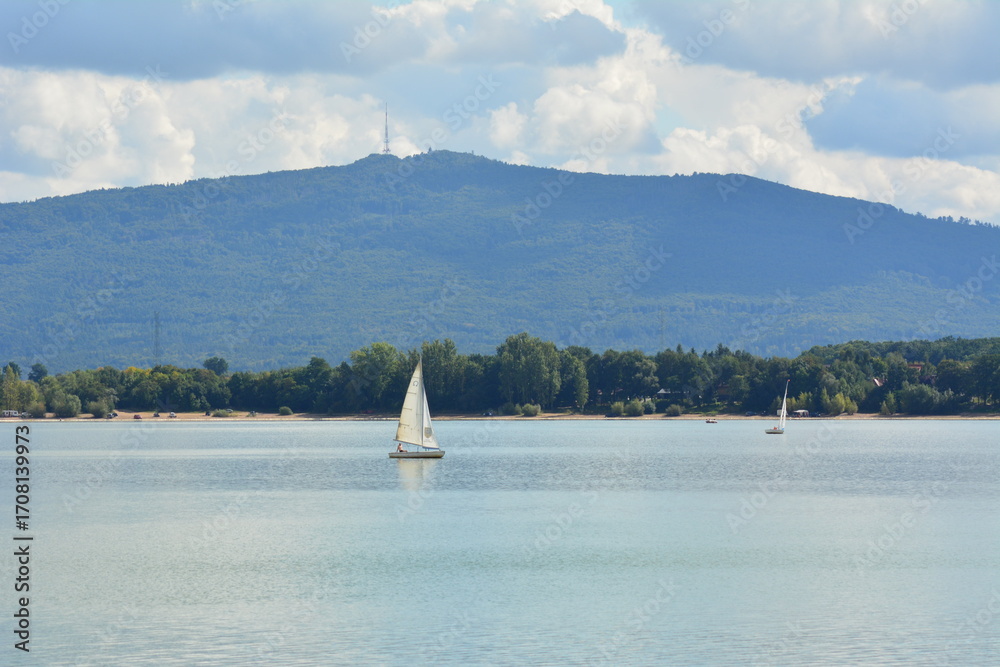 Obraz premium Turystyka nad jeziorem