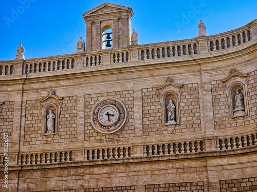 Built between the 13th and 14th centuries central crenellated tower. Palermo cathedral. San sebastian town hall. Lucca view. Biblioteca fiorentina di firenze. Gebude in frth 12.
