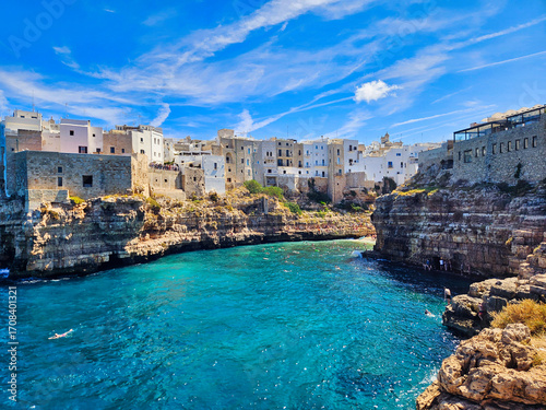 Obraz na plátně View of the old town of polignano a mare