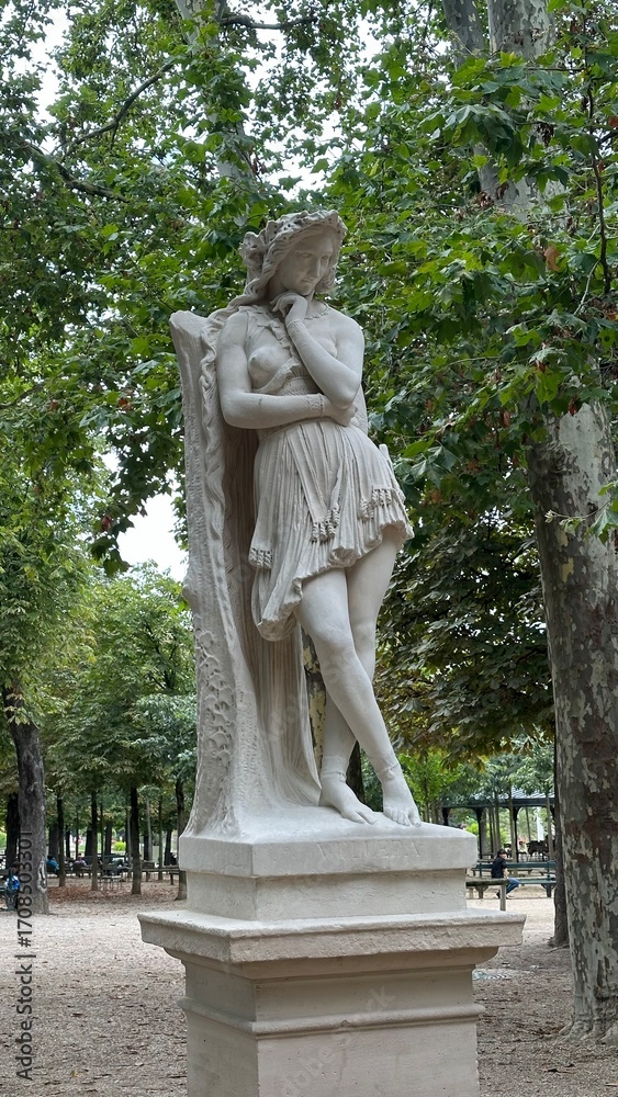 Fototapeta premium statue angel in the park