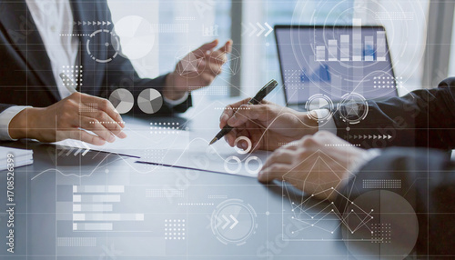 ビジネスシーン、オフィスでミーティングをするビジネスパーソン、会議、プレゼン、Business meeting with data and strategy
