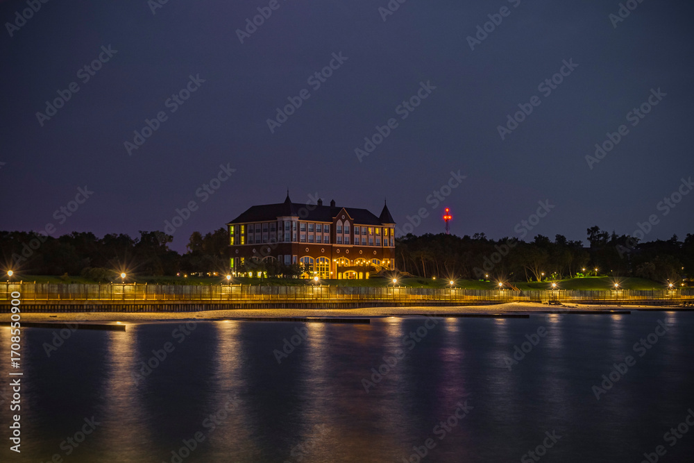 Obraz premium Evening lights on the shore of the Baltic Sea