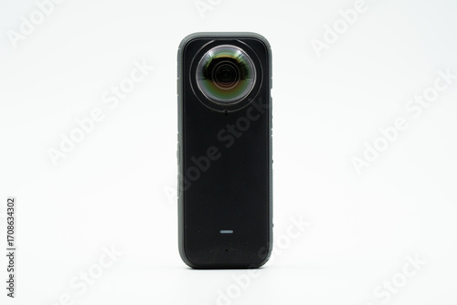 The appearance and camera of the 360 ​​degree action camera