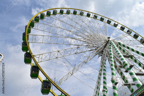 La grande roue de la fête foraine