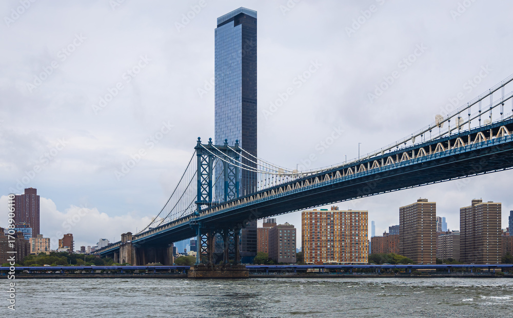 Naklejka premium Manhattan Bridge view framed by red brick buildings in DUMBO Brooklyn