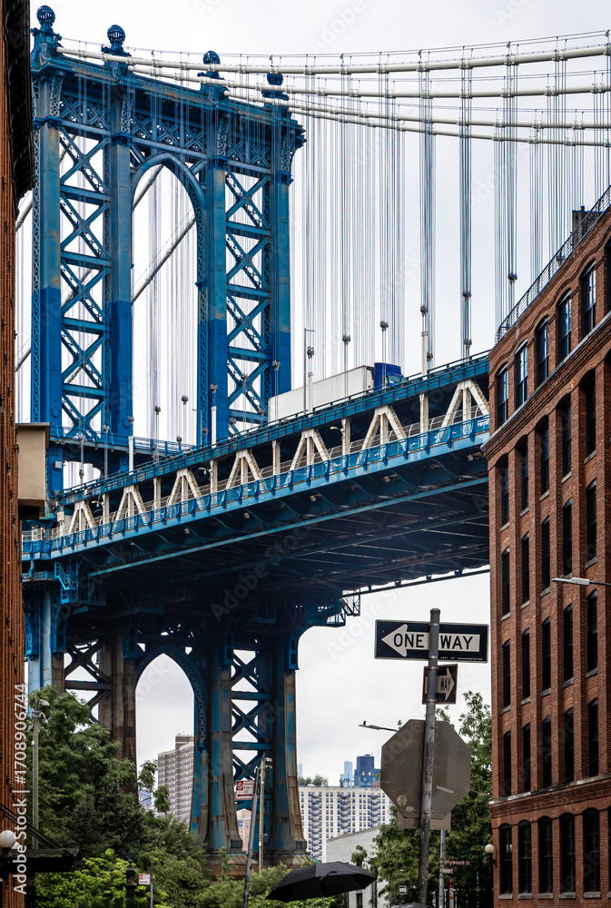 Naklejka premium Manhattan Bridge view framed by red brick buildings in DUMBO Brooklyn