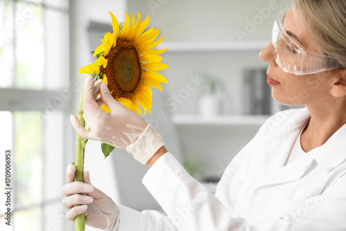 Female scientist with sunfl...