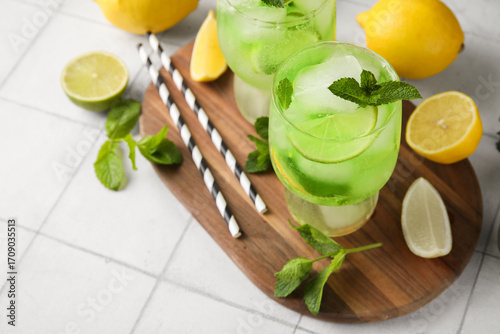 Refreshing green lemonade d...