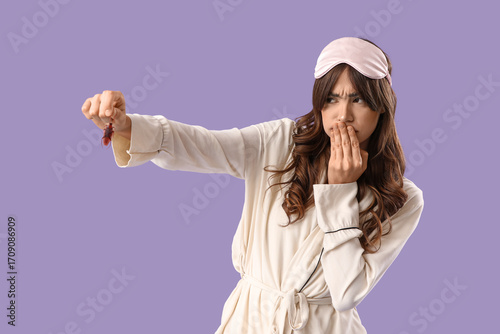 Displeased young woman in p...