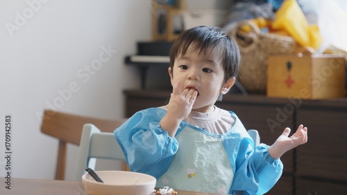 食事が楽しいもうすぐ2歳の男の子