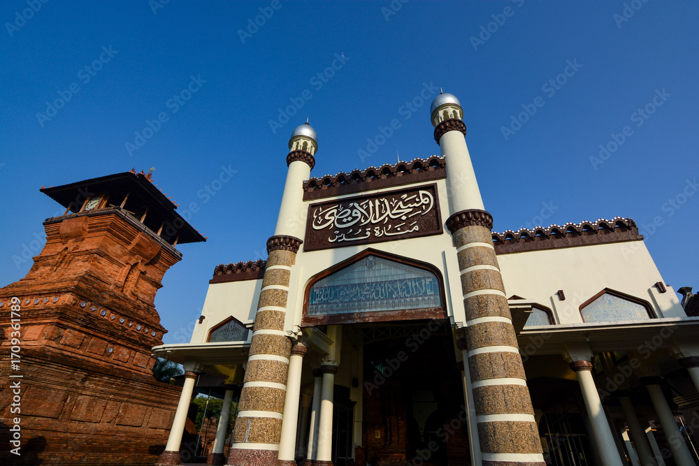 Fototapeta premium Beautiful Morning at Menara Kudus Mosque Indonesia