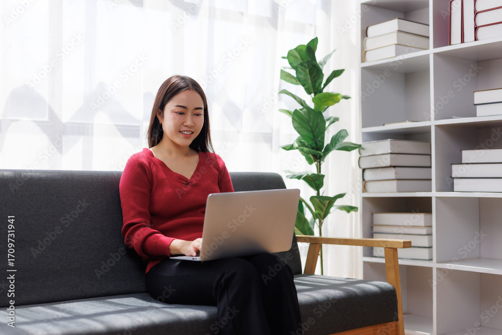 Naklejka premium Young asian woman working from home on laptop