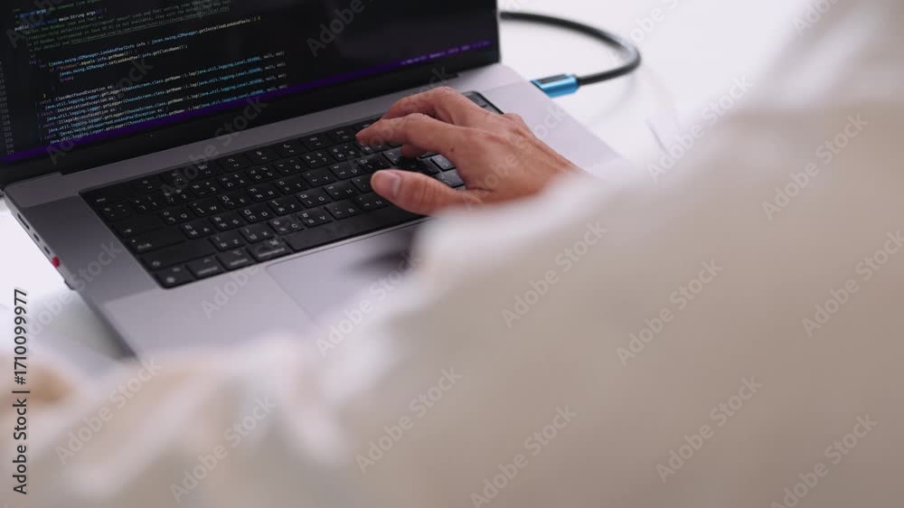 Vidéo Stock close up programmer planning software development with ...