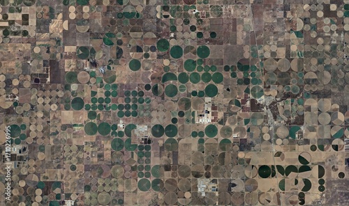 Obraz na płótnie Kansas Farmland: High-Resolution Satellite View of Center Pivot Irrigation Patte