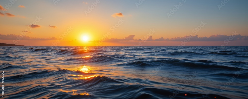 Fototapeta premium Ocean Waves at Colorful Sunrise