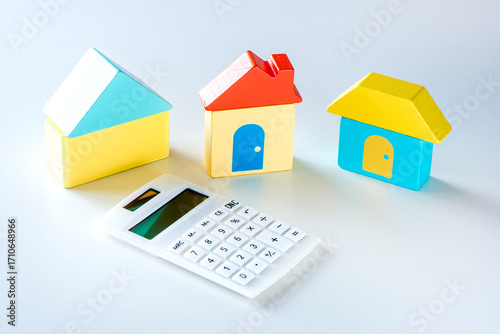 カラフルな積み木の家 不動産取引イメージ
