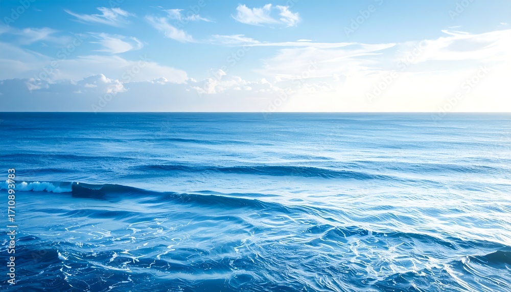 Obraz premium Vast ocean under a bright sky