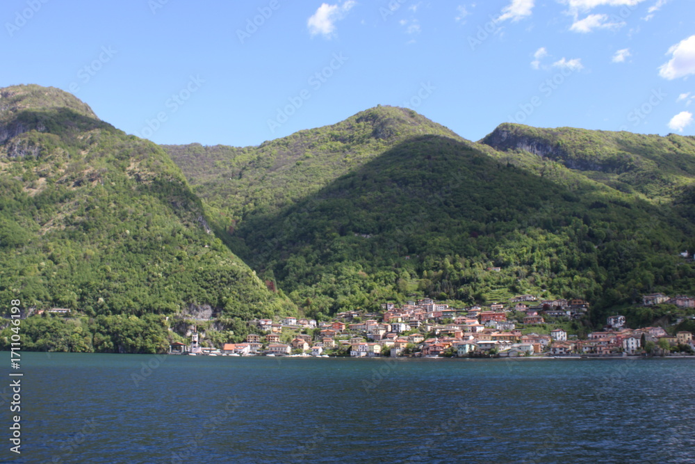 Fototapeta premium view of the bay of Como lake