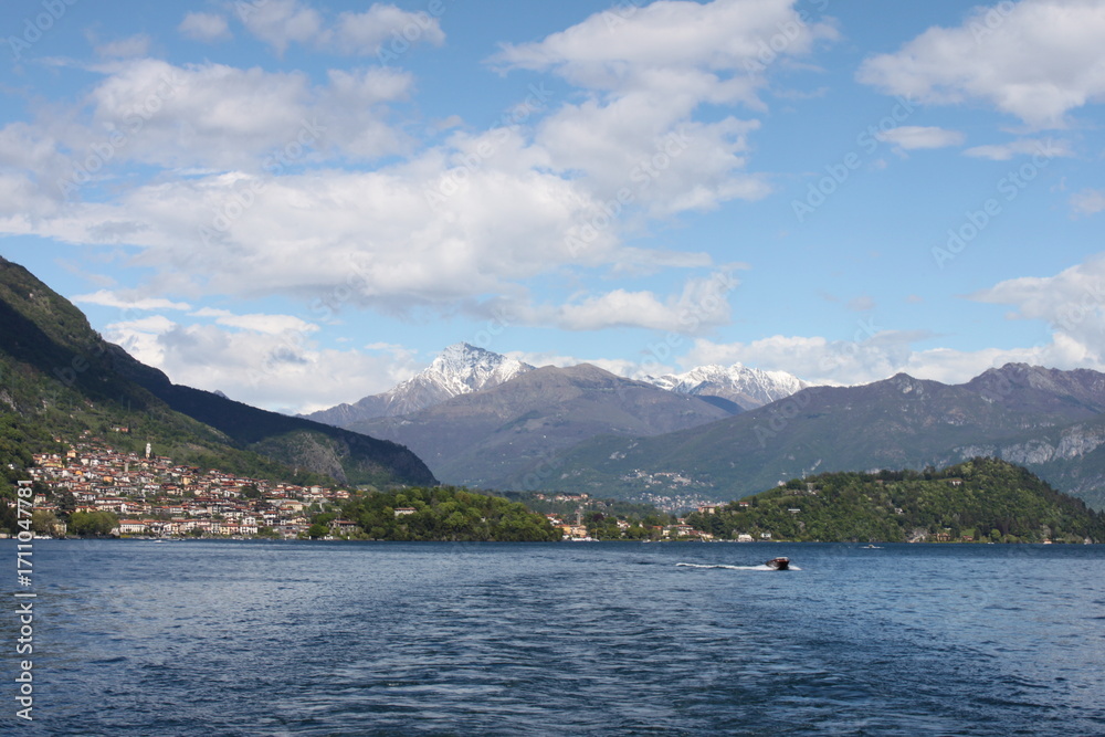 Fototapeta premium lake and mountains