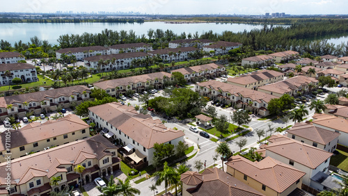Canvas-taulu Aerial photo of residential community in Doral, Florida with lake view and Miami