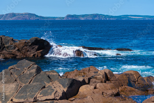 Fototapeta Naklejka Na Ścianę i Meble -  waves crashing on rocks