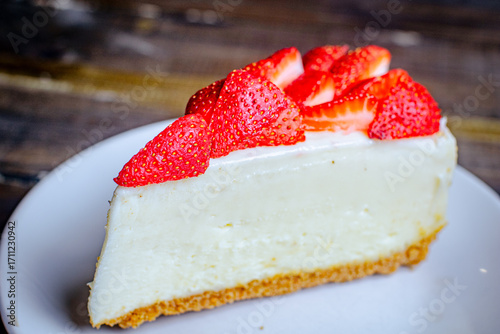 cheesecake with strawberries