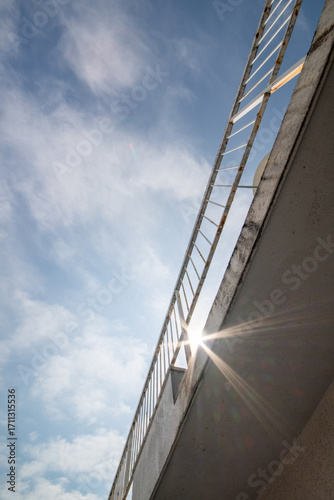 屋上から眺める空
