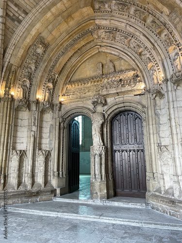 Φωτογραφία Gothic Doorway in Palais des Papes, Avignon, France