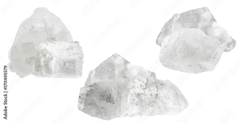 Naklejka premium macro shot of natural sea salt crystals on a dark background