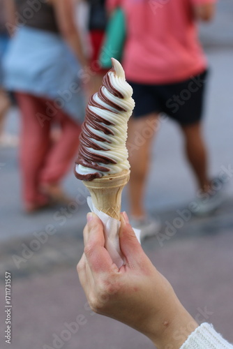 ice cream cone 