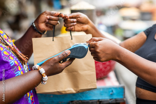 Foto Contactless payment in Africa
