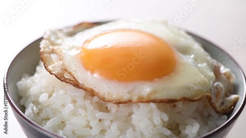 新鮮卵で調理した美味しい卵焼き料理