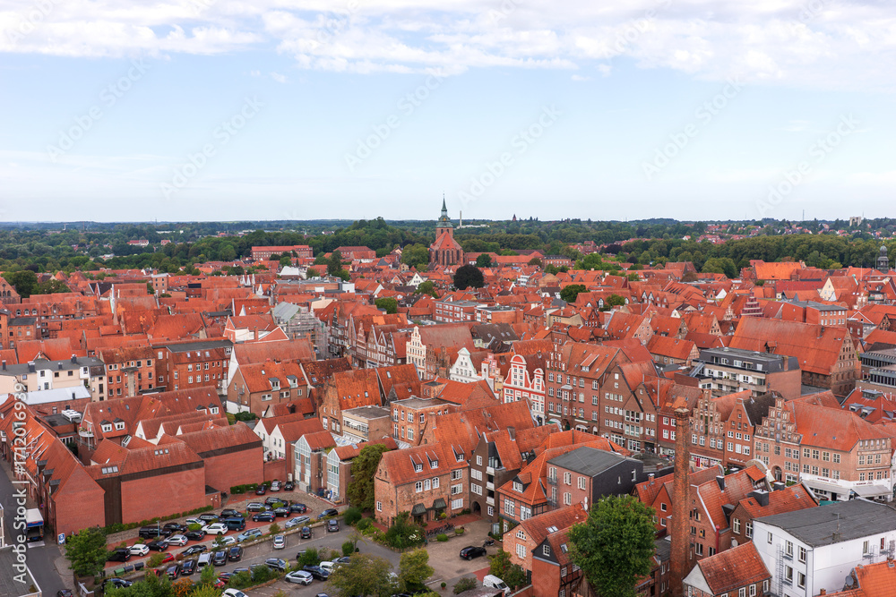 Obraz premium Über den Dächern von Lüneburg. Deutschland