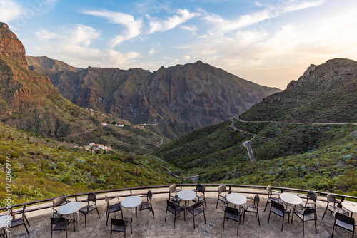 Foto Die Masca-Schlucht vom Mirador La Cruz de Hilda im Teno-Gebirge auf Teneriffa, S