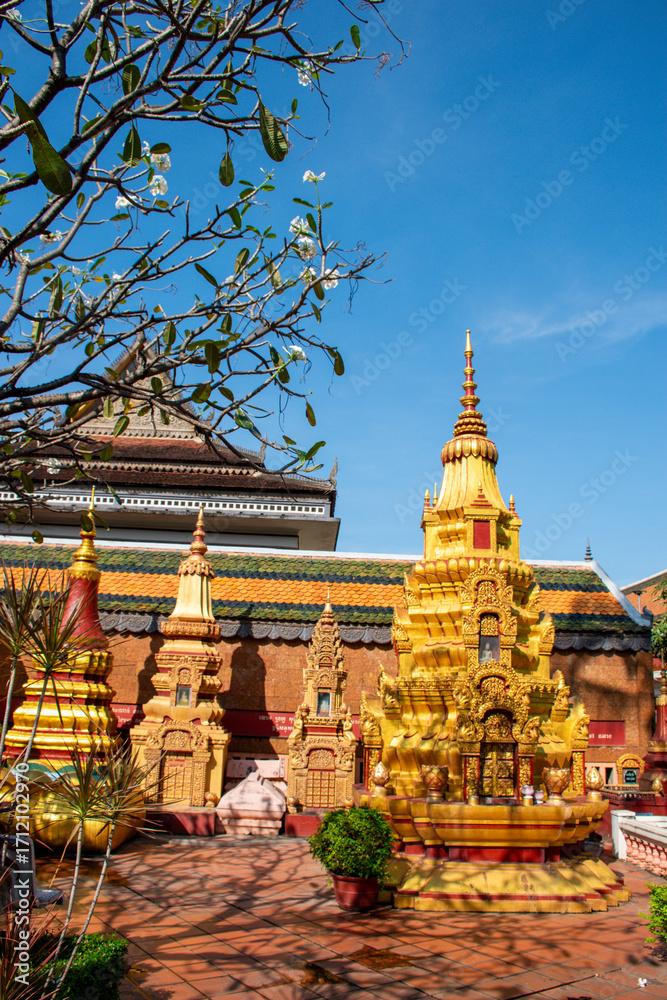 Obraz premium A visit to Wat Preah Prom Rath, a stunning Buddhist temple in the heart of Siem Reap, Cambodia.