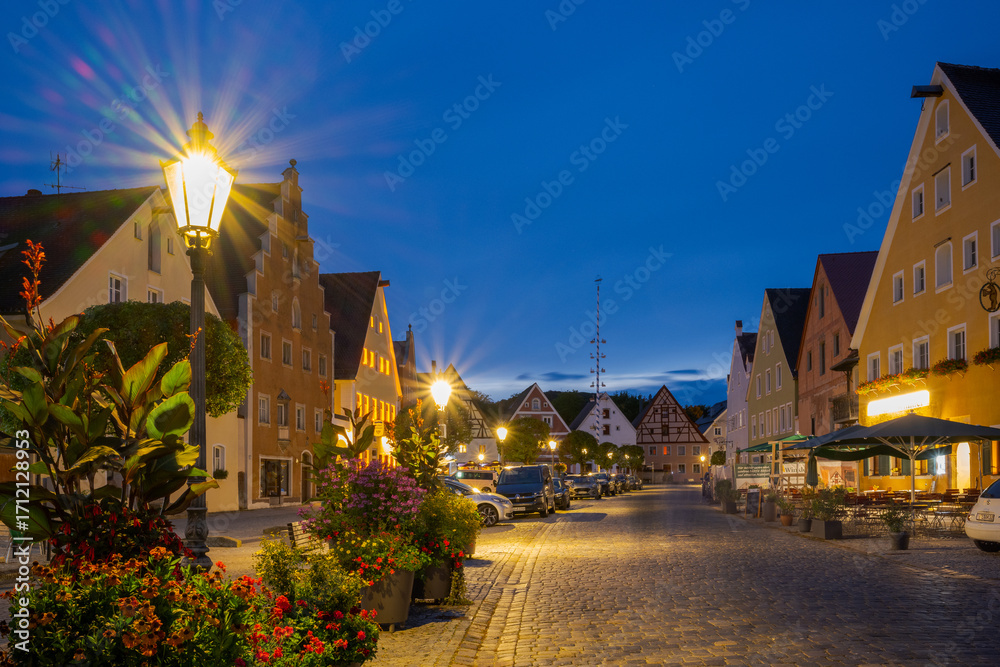 Naklejka premium Reichenauplatz in Berching, Oberpfalz, Bavaria at night