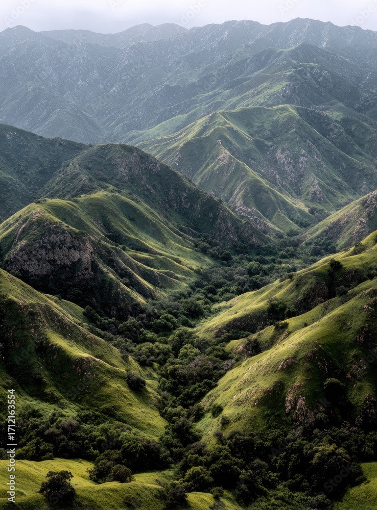 Naklejka premium Lush mountain range, valleys, and peaks