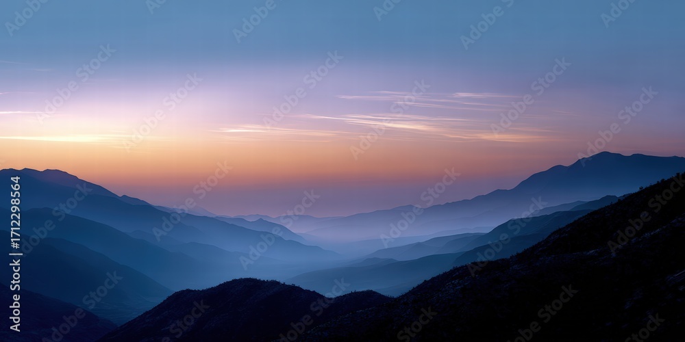 Obraz premium Serene Mountain Sunset with Misty Valleys