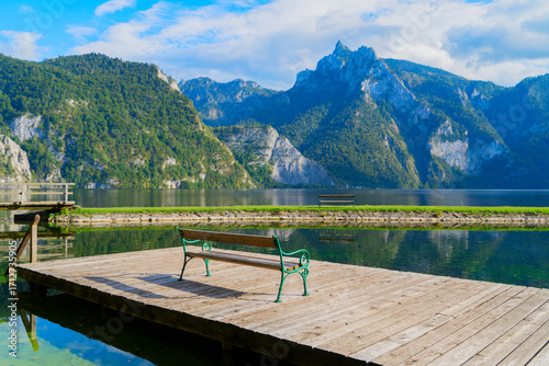 фотографія A picturesque Hallstatt lakeside village