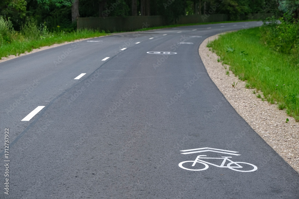 Obraz premium White Cycling sign painted on the road