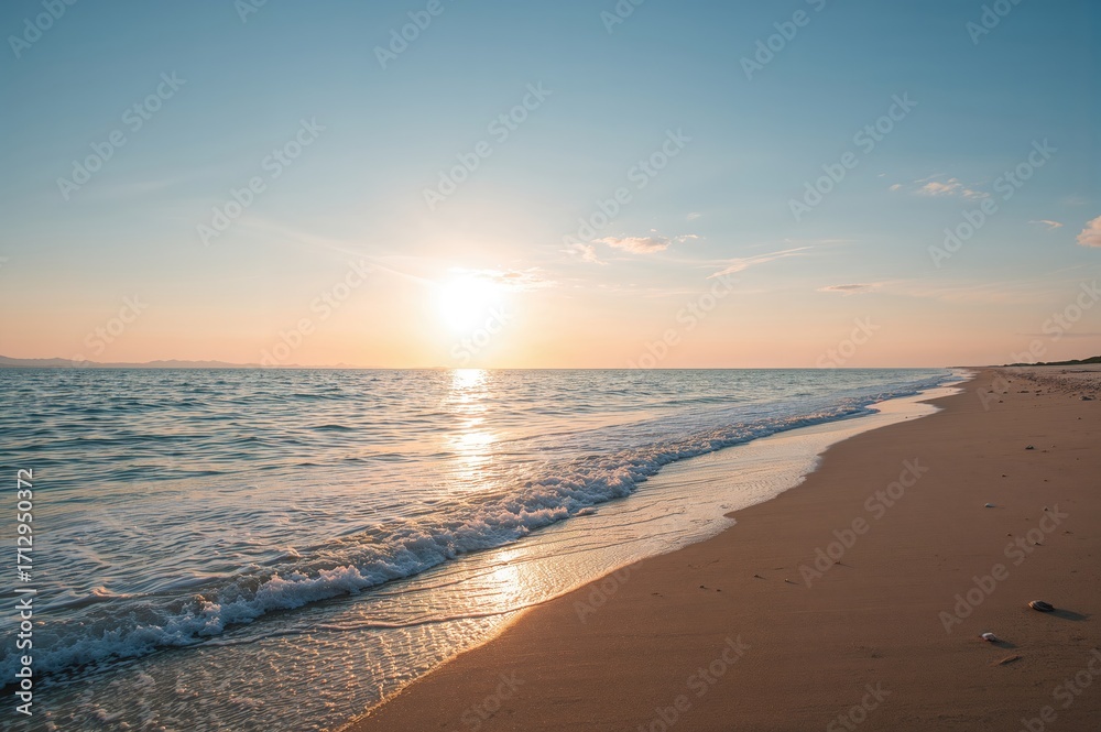 Obraz premium Coastline with expansive sky and glowing sun