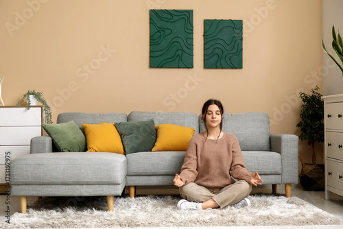 Young woman meditating on f...