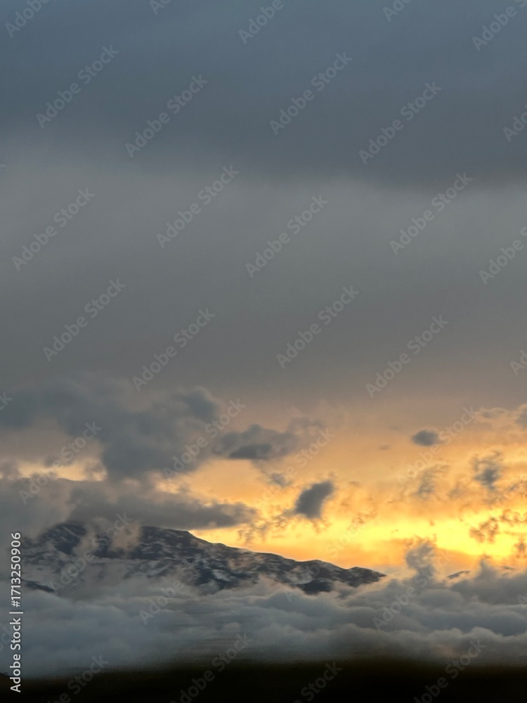 Fototapeta premium sunset in the mountains