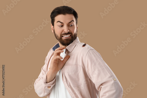 Scared young man with cockr...